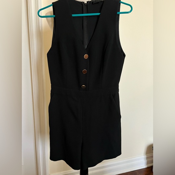Alice + Olivia Tamira Three-Button Sleeveless Romper in Black Size 4 - Picture 3 of 7